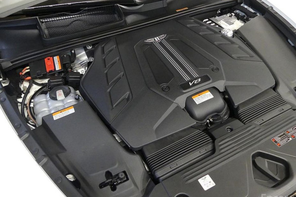 2023 Bentley Bentayga с пробегом 13 000 км