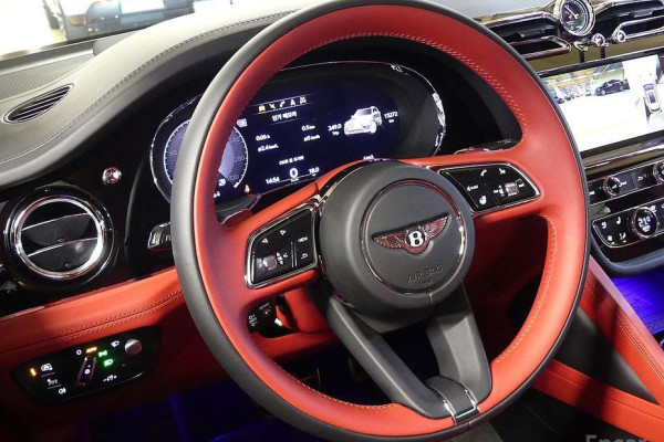 2023 Bentley Bentayga с пробегом 13 000 км