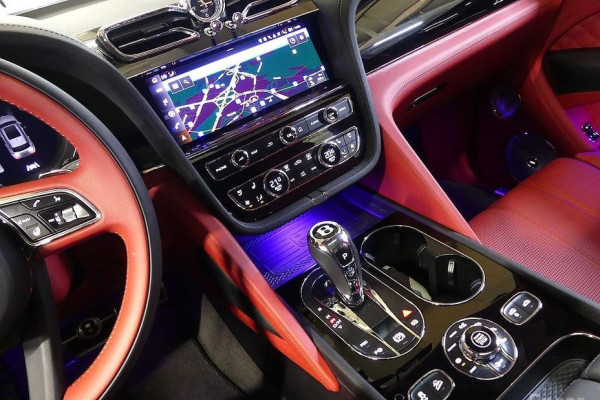 2023 Bentley Bentayga с пробегом 13 000 км