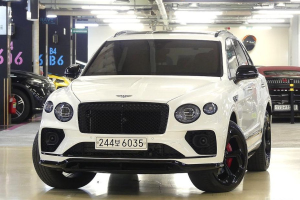 2023 Bentley Bentayga с пробегом 13 000 км