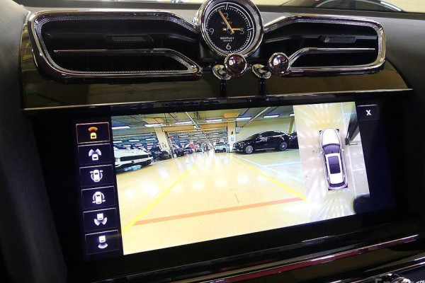 2023 Bentley Bentayga с пробегом 13 000 км