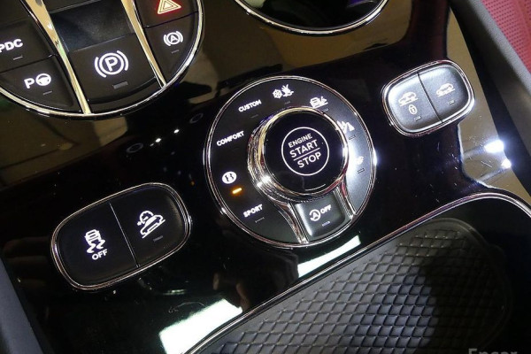 2023 Bentley Bentayga с пробегом 13 000 км