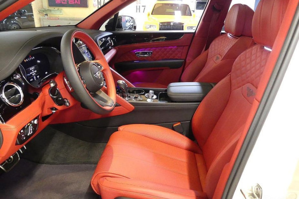 2023 Bentley Bentayga с пробегом 13 000 км