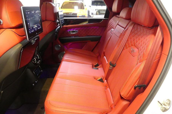 2023 Bentley Bentayga с пробегом 13 000 км
