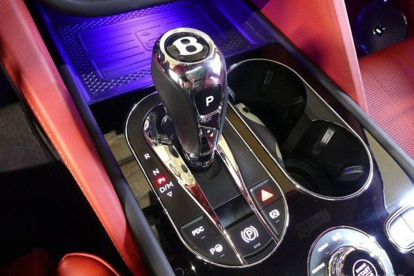 2023 Bentley Bentayga с пробегом 13 000 км