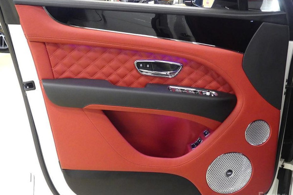 2023 Bentley Bentayga с пробегом 13 000 км