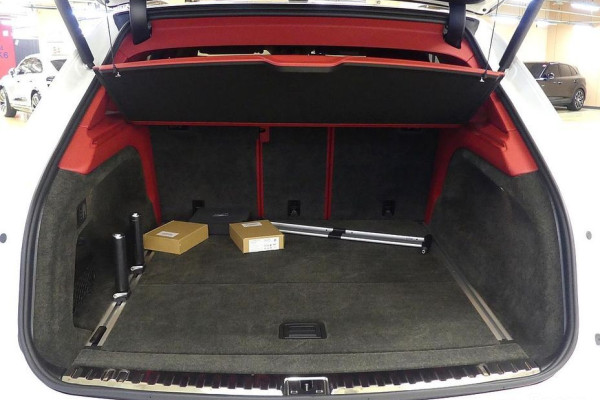 2023 Bentley Bentayga с пробегом 13 000 км