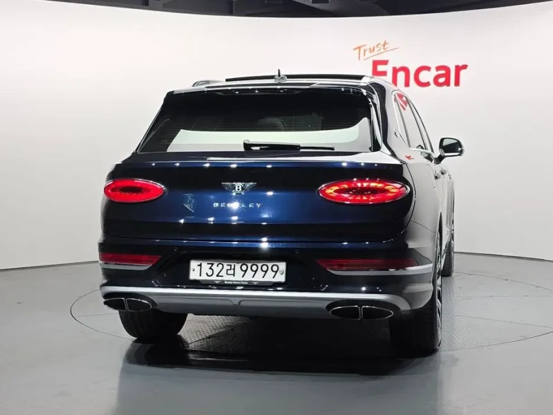 2025 Bentley Bentayga с пробегом 9 796 км