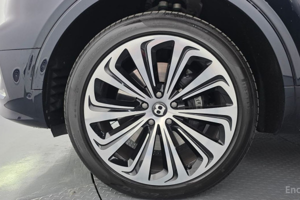 2025 Bentley Bentayga с пробегом 9 796 км