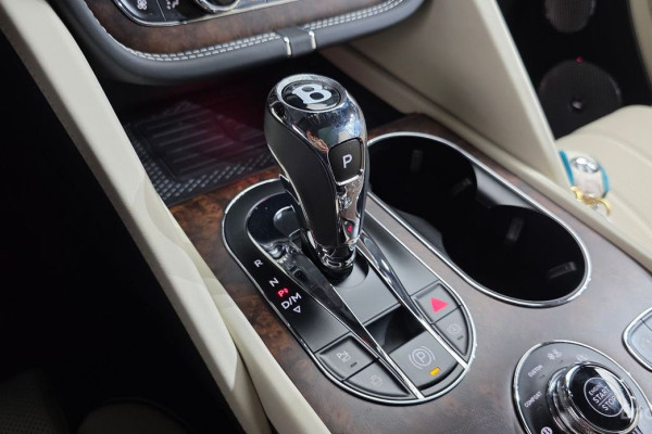 2025 Bentley Bentayga с пробегом 9 796 км