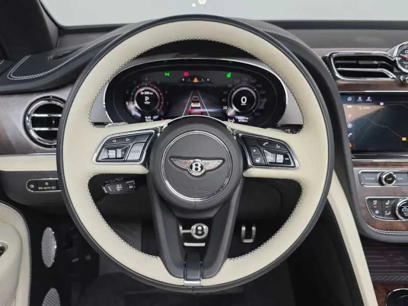 2025 Bentley Bentayga с пробегом 9 796 км