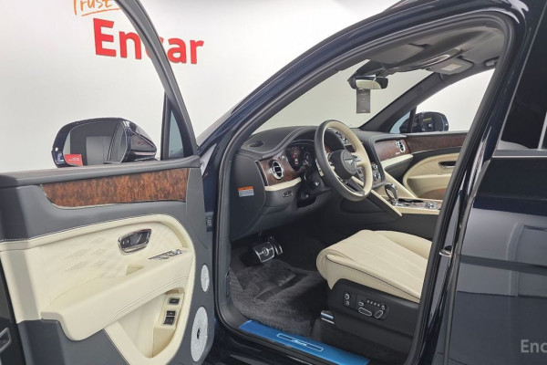 2025 Bentley Bentayga с пробегом 9 796 км