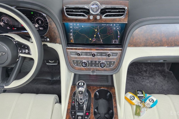2025 Bentley Bentayga с пробегом 9 796 км