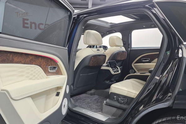 2025 Bentley Bentayga с пробегом 9 796 км