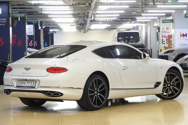 2022 Bentley Continental GT с пробегом 18 000 км