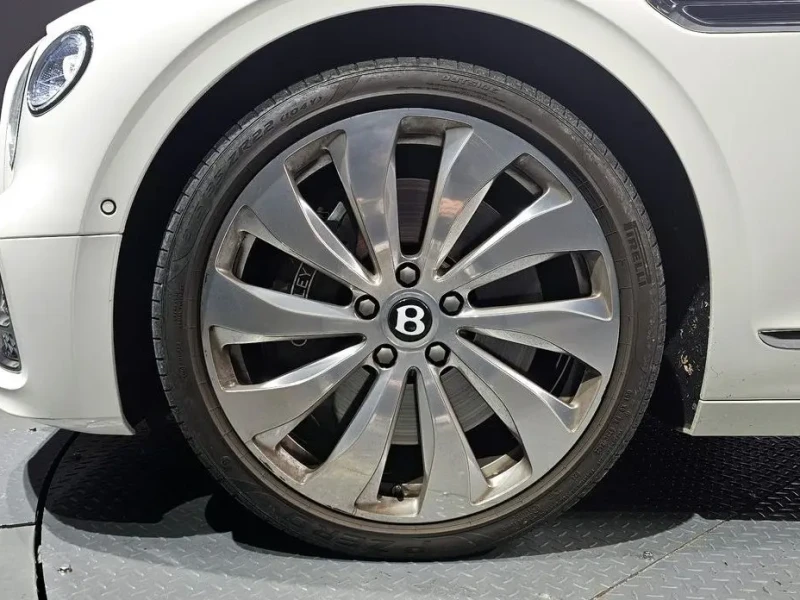 2021 Bentley Flying Spur с пробегом 80 312 км