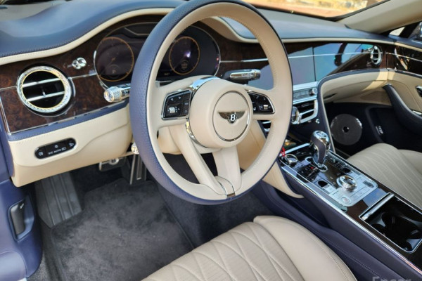 2022 Bentley Flying Spur с пробегом 25 500 км