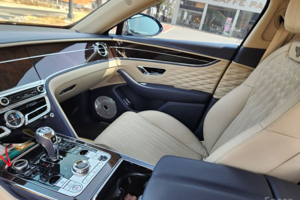 2022 Bentley Flying Spur с пробегом 25 500 км