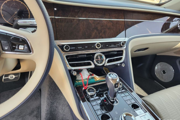 2022 Bentley Flying Spur с пробегом 25 500 км