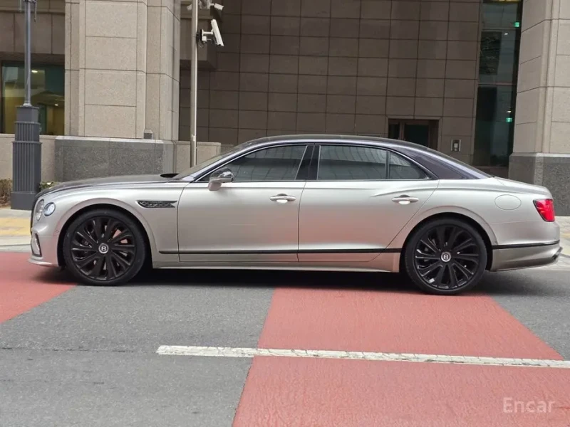 2025 Bentley Flying Spur с пробегом 2 200 км