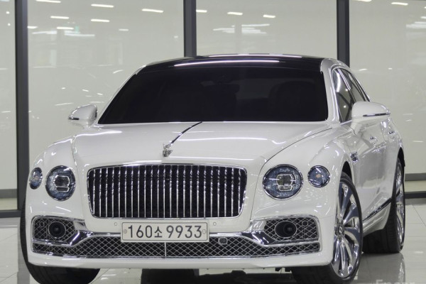 2021 Bentley Flying Spur с пробегом 16 400 км