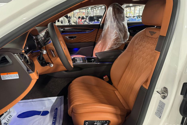 2021 Bentley Flying Spur с пробегом 16 400 км