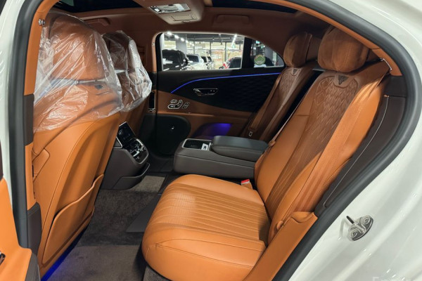 2021 Bentley Flying Spur с пробегом 16 400 км