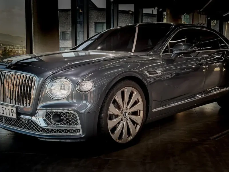 2021 Bentley Flying Spur с пробегом 14 000 км
