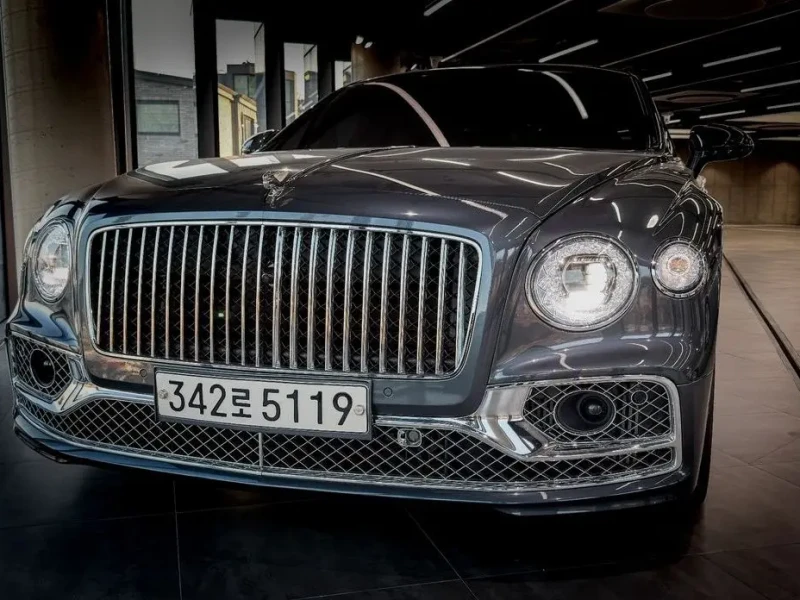 2021 Bentley Flying Spur с пробегом 14 000 км