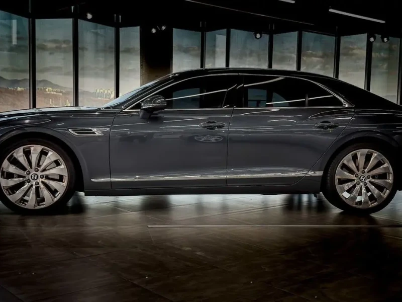 2021 Bentley Flying Spur с пробегом 14 000 км