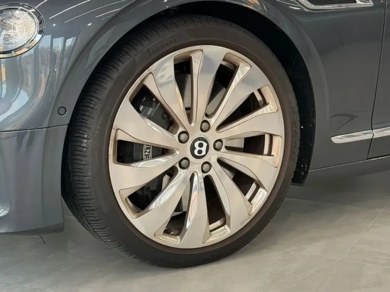 2021 Bentley Flying Spur с пробегом 14 000 км