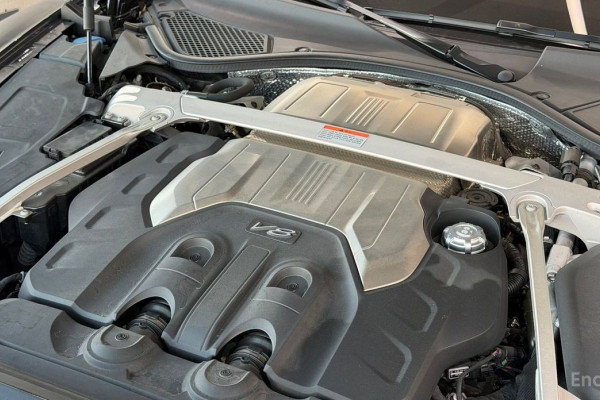 2021 Bentley Flying Spur с пробегом 14 000 км