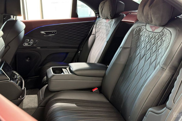2021 Bentley Flying Spur с пробегом 14 000 км