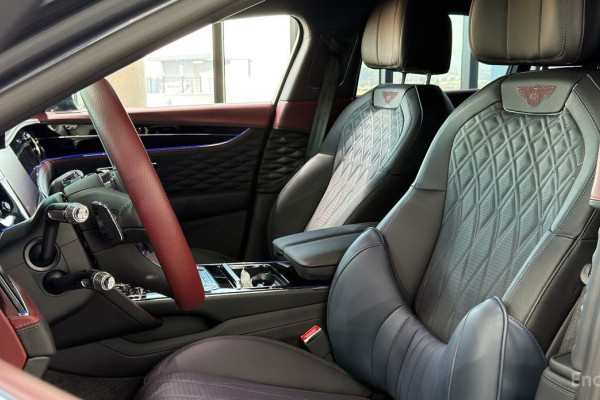 2021 Bentley Flying Spur с пробегом 14 000 км