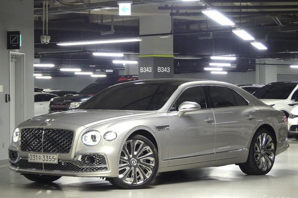 2024 Bentley Flying Spur с пробегом 7 800 км