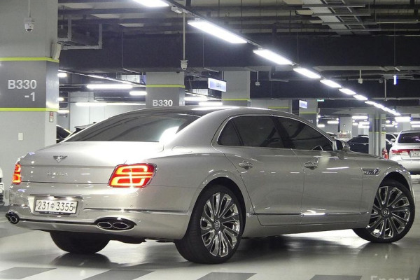2024 Bentley Flying Spur с пробегом 7 800 км