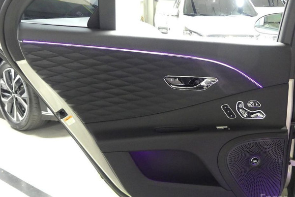 2024 Bentley Flying Spur с пробегом 7 800 км