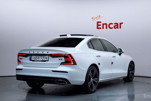 2021 Volvo S60 с пробегом 33 980 км