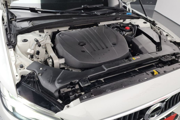 2021 Volvo S60 с пробегом 33 980 км