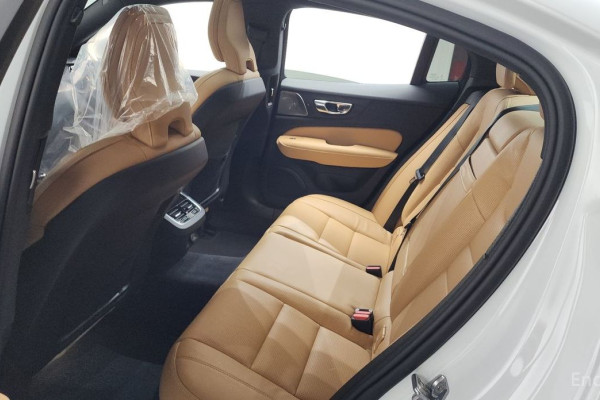 2021 Volvo S60 с пробегом 33 980 км