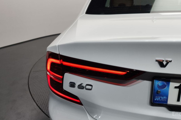 2021 Volvo S60 с пробегом 33 980 км