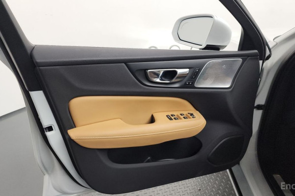 2021 Volvo S60 с пробегом 33 980 км