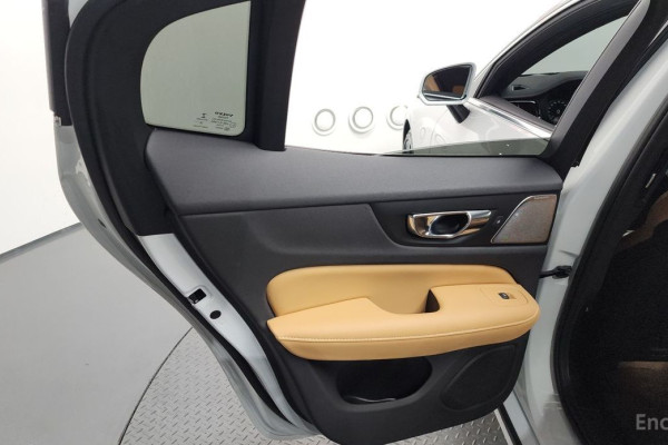 2021 Volvo S60 с пробегом 33 980 км