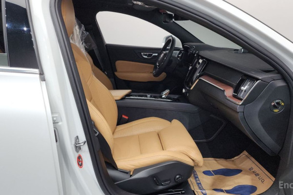 2021 Volvo S60 с пробегом 33 980 км