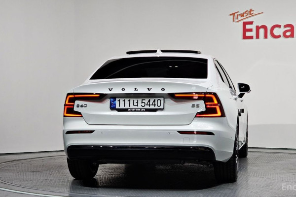 2023 Volvo S60 с пробегом 6 904 км