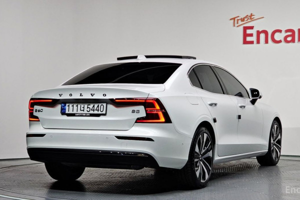 2023 Volvo S60 с пробегом 6 904 км