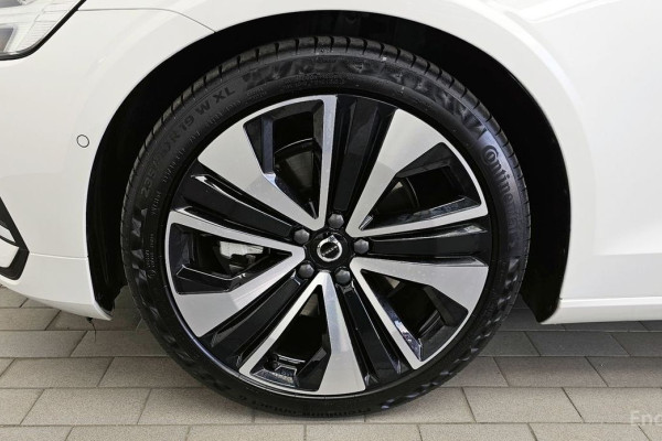 2023 Volvo S60 с пробегом 6 904 км