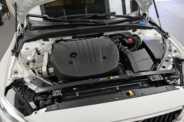 2023 Volvo S60 с пробегом 6 904 км