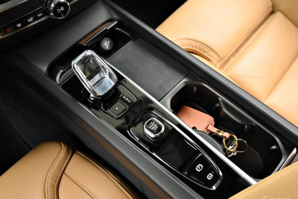 2023 Volvo S60 с пробегом 6 904 км