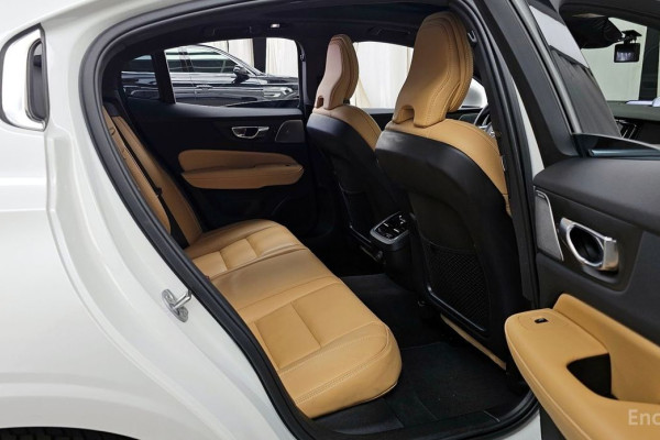 2023 Volvo S60 с пробегом 6 904 км